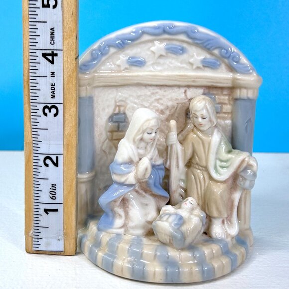 Vintage Beautifully Detailed Porcelain Blue White Nativity One Piece Figurine - Picture 5 of 6